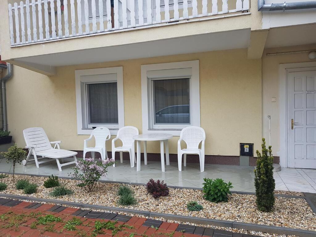 Centrum 2 Apartmanok Heviz Exterior foto