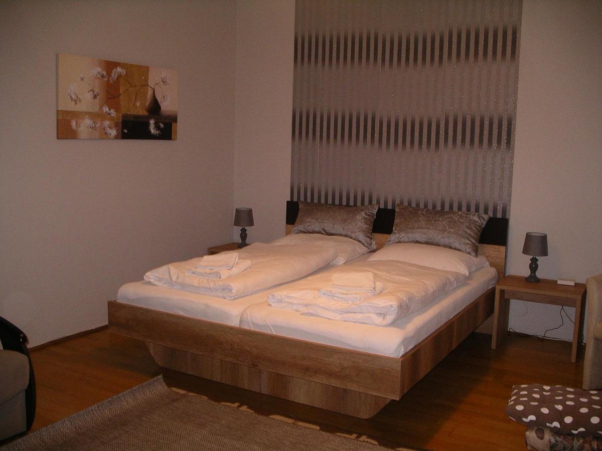 Centrum 2 Apartmanok Heviz Exterior foto