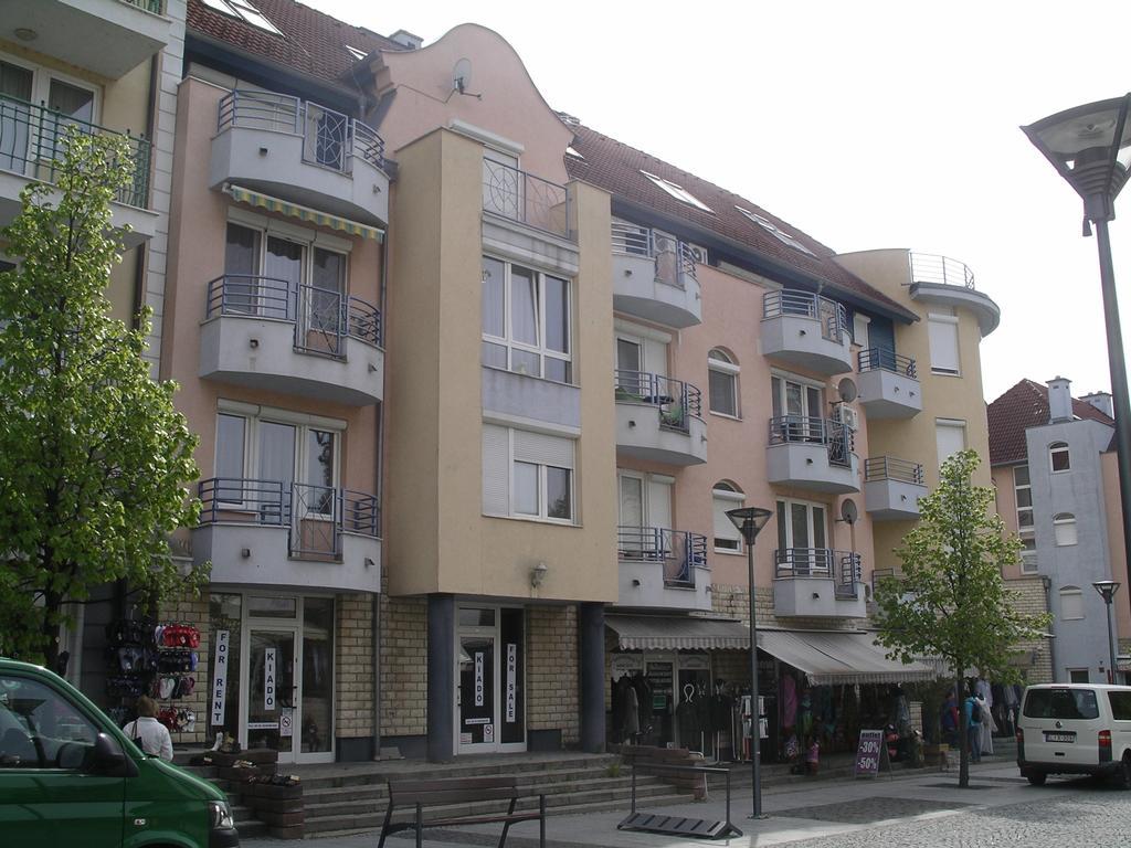 Centrum 2 Apartmanok Heviz Exterior foto
