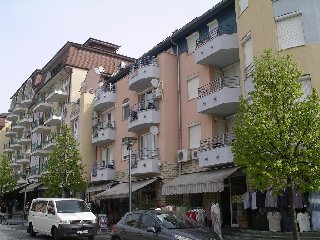 Centrum 2 Apartmanok Heviz Exterior foto